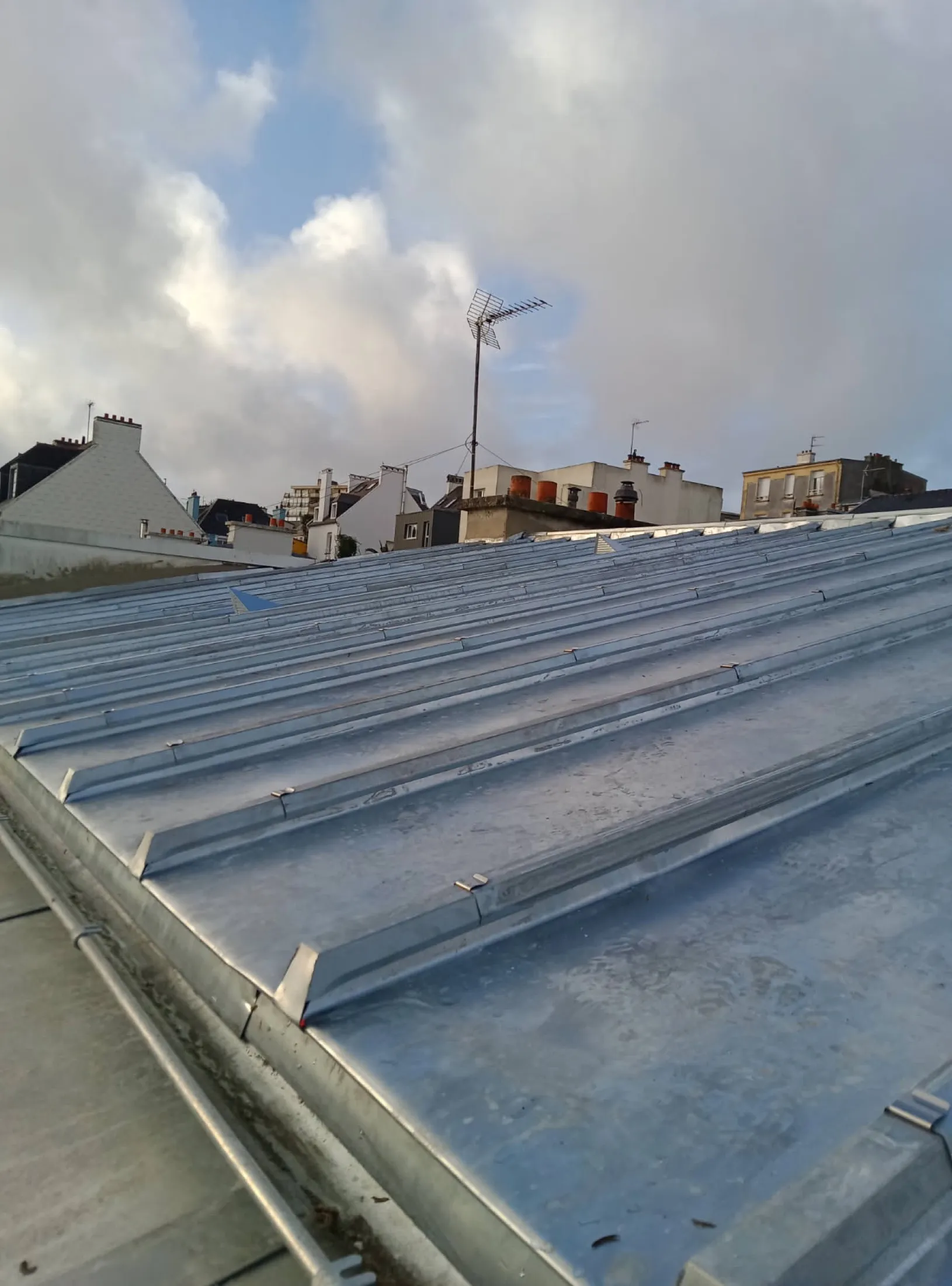 Toiture zinc joint debout terminée