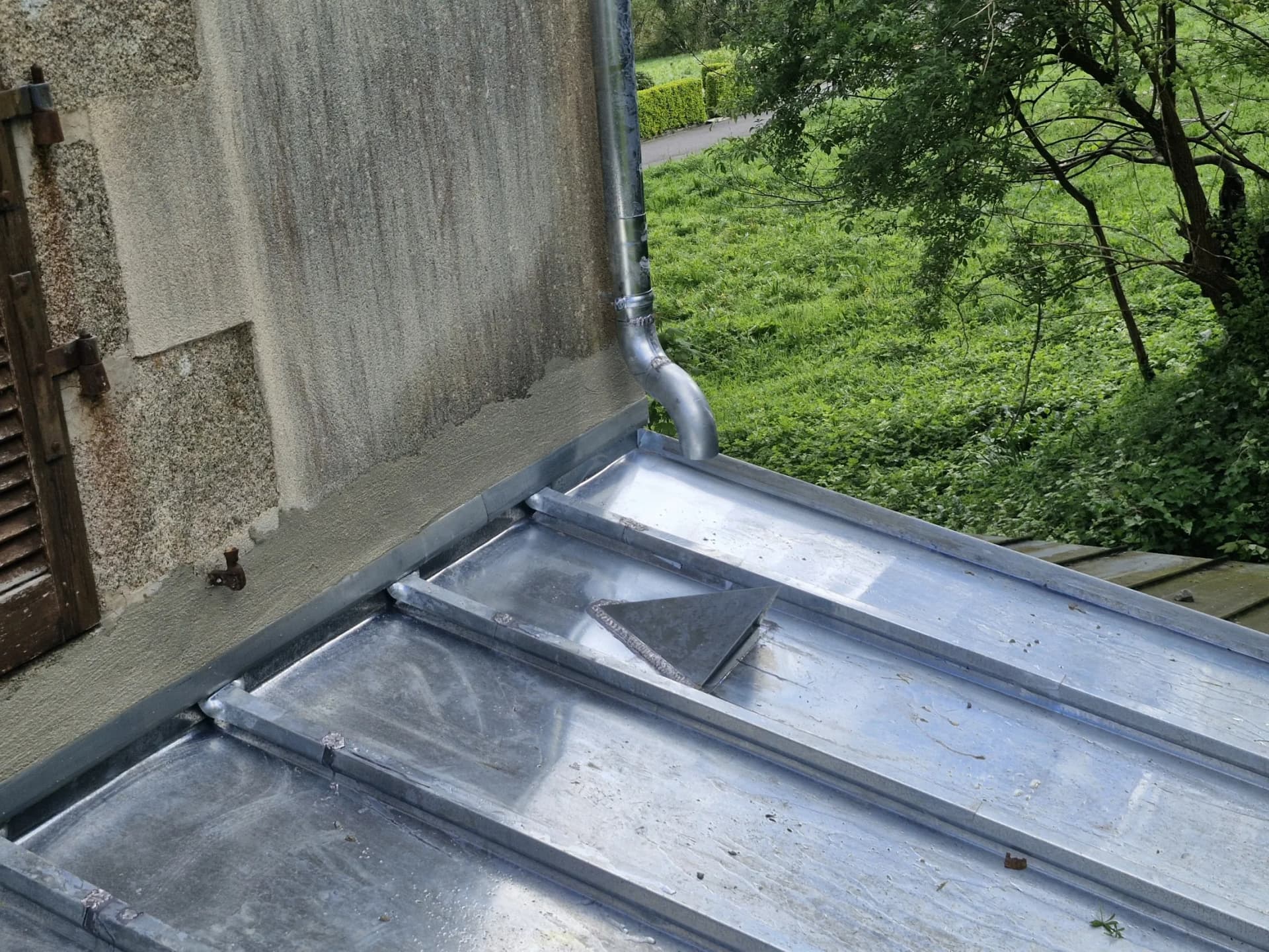 Chéneau zinc encaissé sur mesure