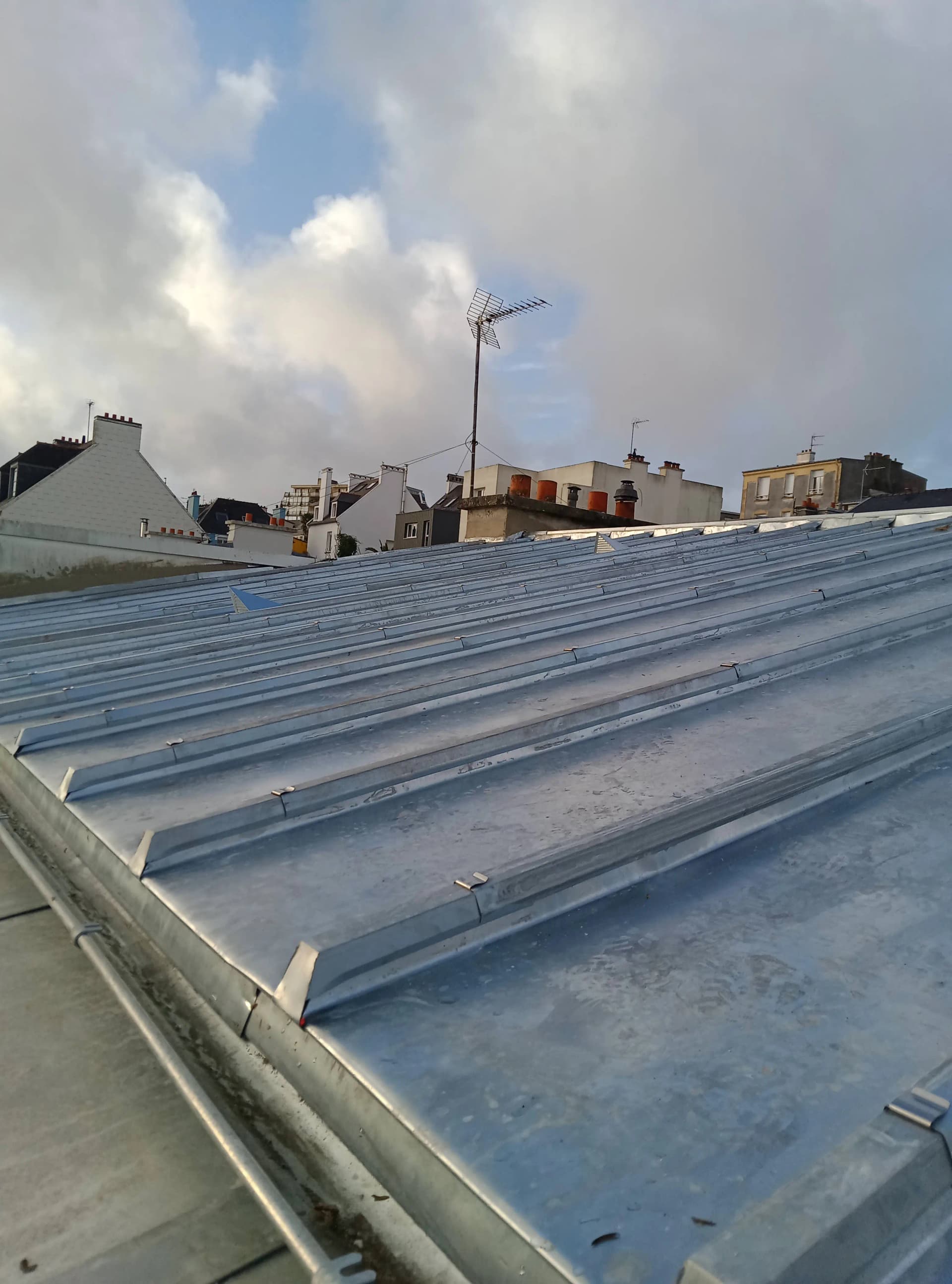 Toiture en zinc moderne à Quimper